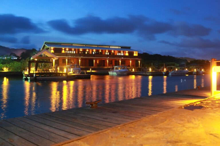 Relaxing waterfront scene at Barefoot Divers in Roatan, Honduras.