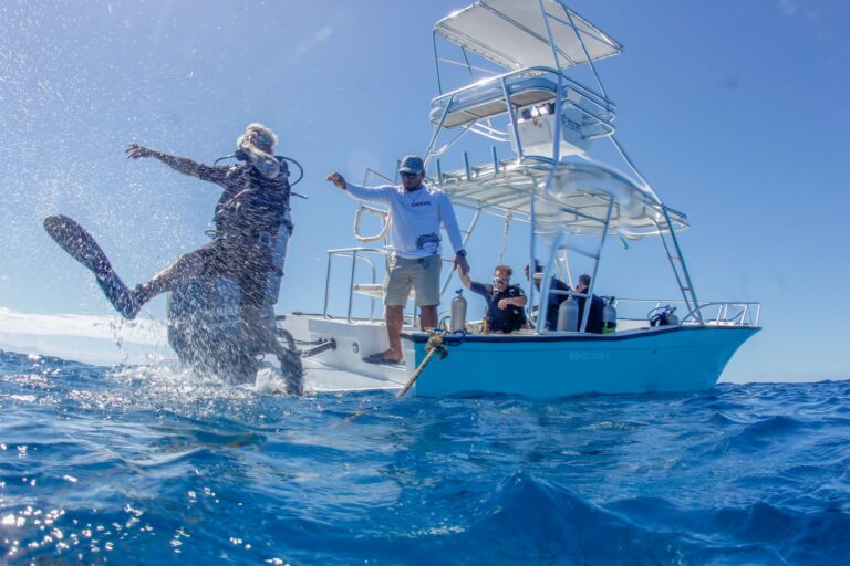 Duna Diver's boat with divers preparing for a snorkeling or diving trip in Roatan, Honduras.