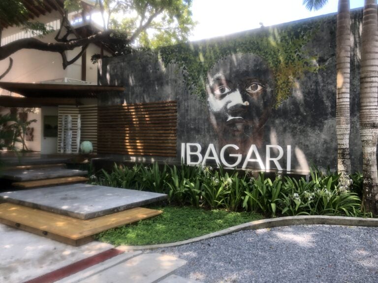 Vibrant mural of a child's face at Luna Muna by Ibagari restaurant in Roatan.