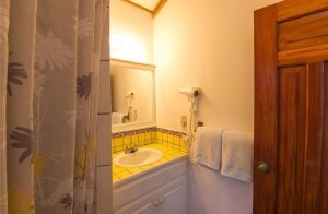 Las Rocas Resort and Dive Center - Image 05 (January 21, 2026)